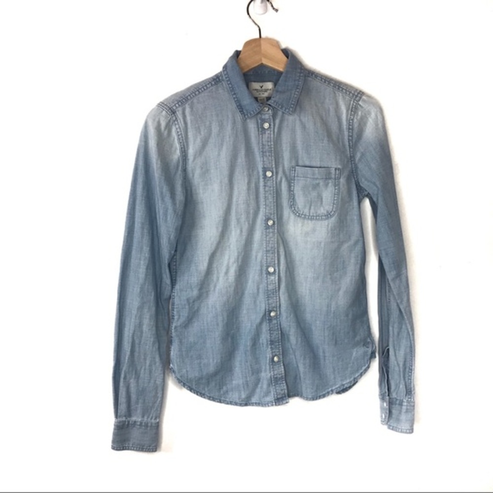AEO American Eagle Long Sleeve Chambray Top